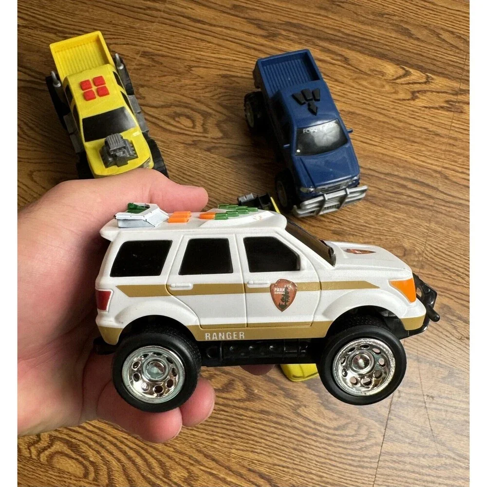2FAST4U Vintage Yellow Monster‎ Truck Model with Sounds Lights